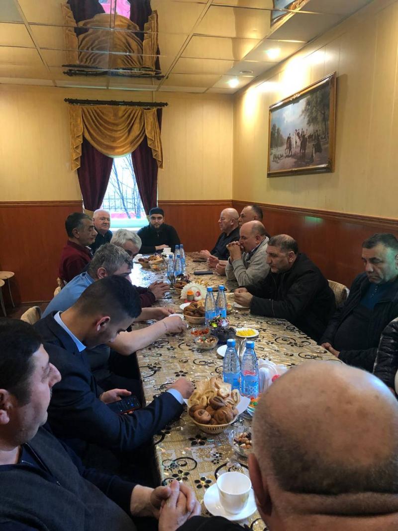 В Магадане имам города провел встречу с Азербайджанской диаспорой
