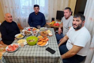 Имам города Холмск посетил мусульманскую семью