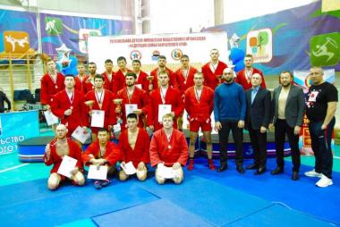 На Камчатке помощник имама вручил призы участникам турнира. 